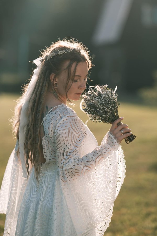 Comment s'habiller pour un mariage bohème chic ?