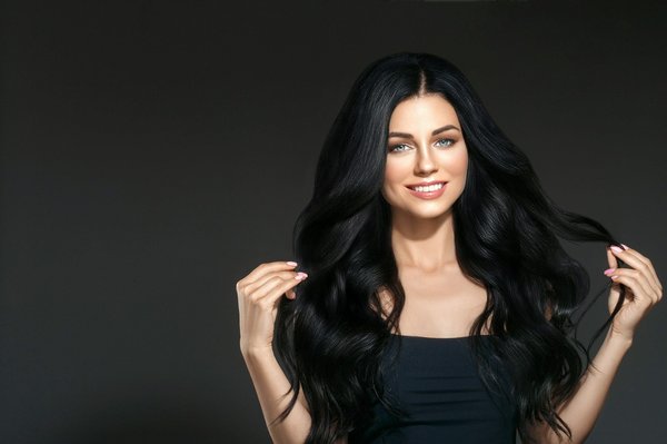 Couleur noir pour cheveux : les conseils pour faire le bon choix