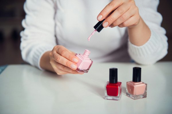 Tendance mode : comment choisir le meilleur kit de vernis semi permanent ?