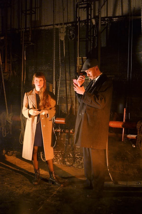 Le trench noir pour homme : top tendances et astuces de mode